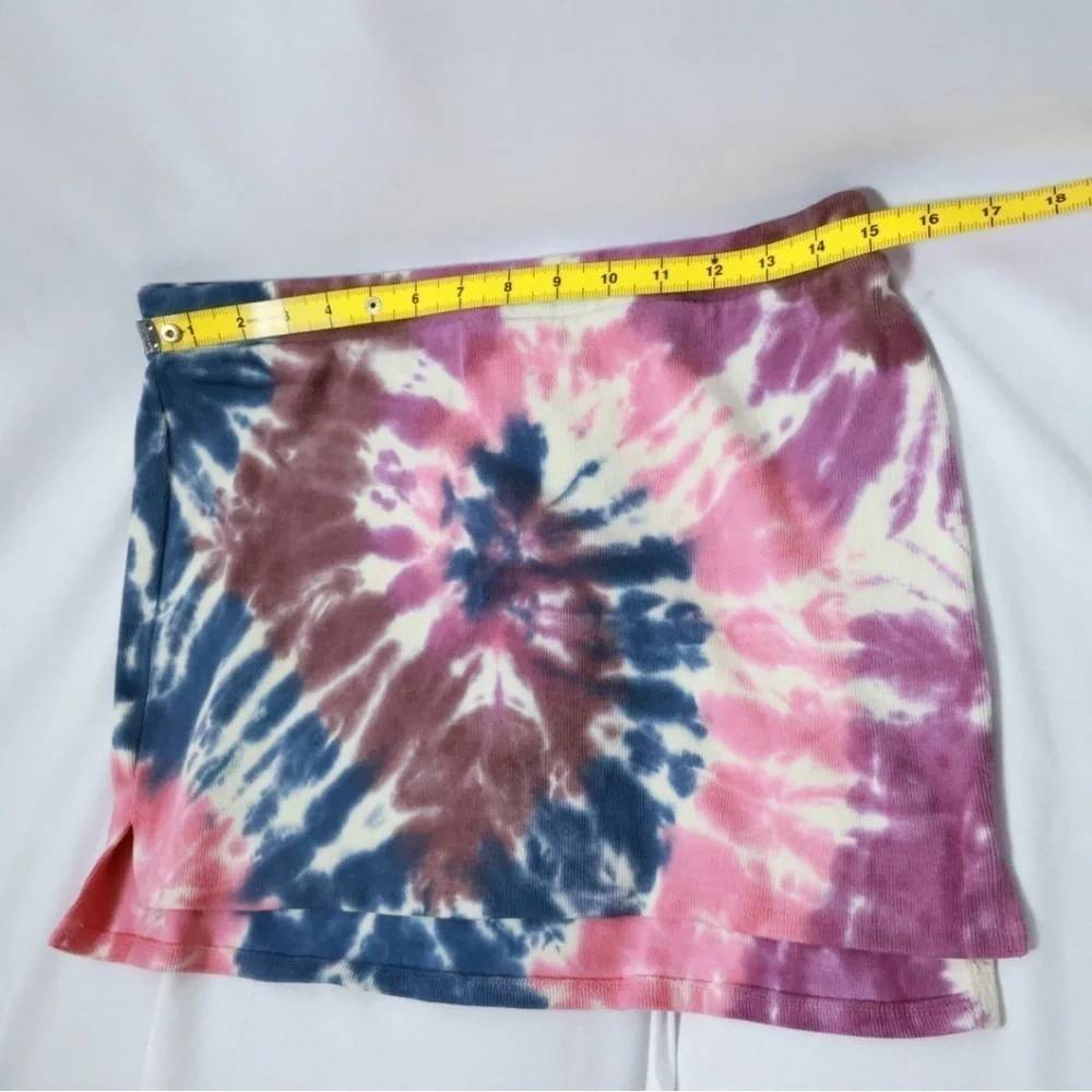 Lovers and Friends Angela Mini Skirt in Hot Tie Dye, size Large